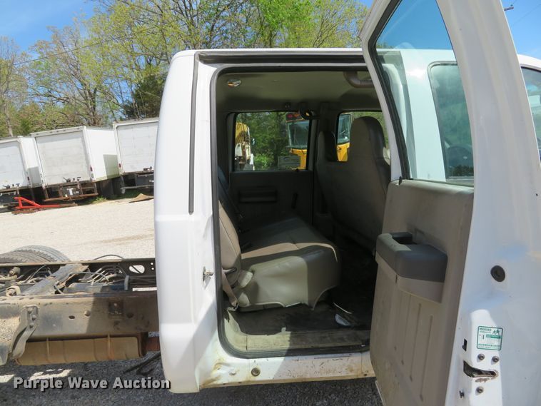 image for item DI2162 2008 Ford F350 Super Duty XL  Crew Cab pickup truck cab and chassis