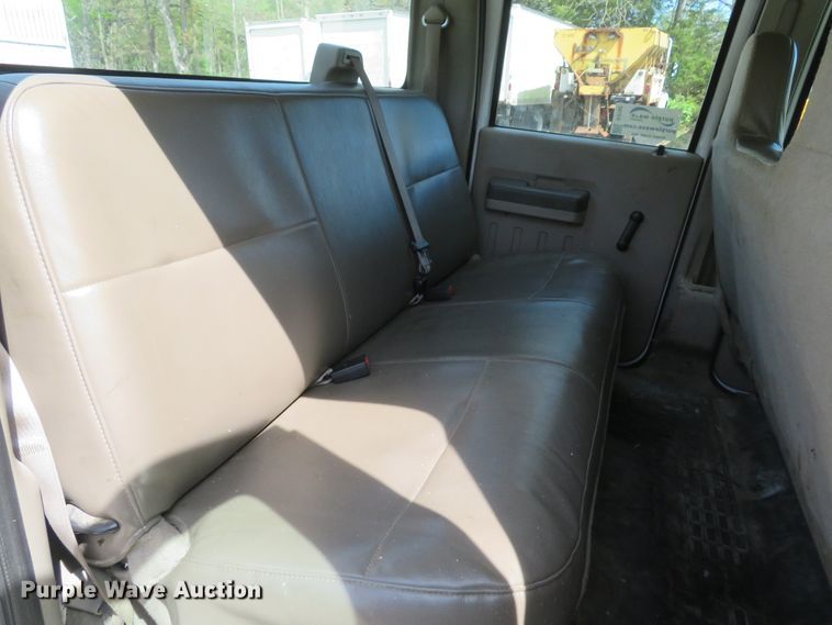 image for item DI2162 2008 Ford F350 Super Duty XL  Crew Cab pickup truck cab and chassis