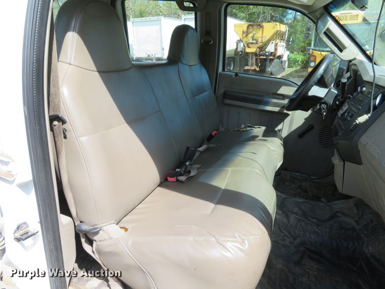 image for item DI2162 2008 Ford F350 Super Duty XL  Crew Cab pickup truck cab and chassis