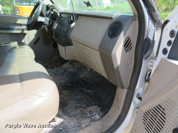 image for item DI2162 2008 Ford F350 Super Duty XL  Crew Cab pickup truck cab and chassis