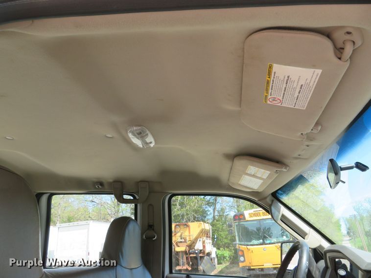 image for item DI2162 2008 Ford F350 Super Duty XL  Crew Cab pickup truck cab and chassis