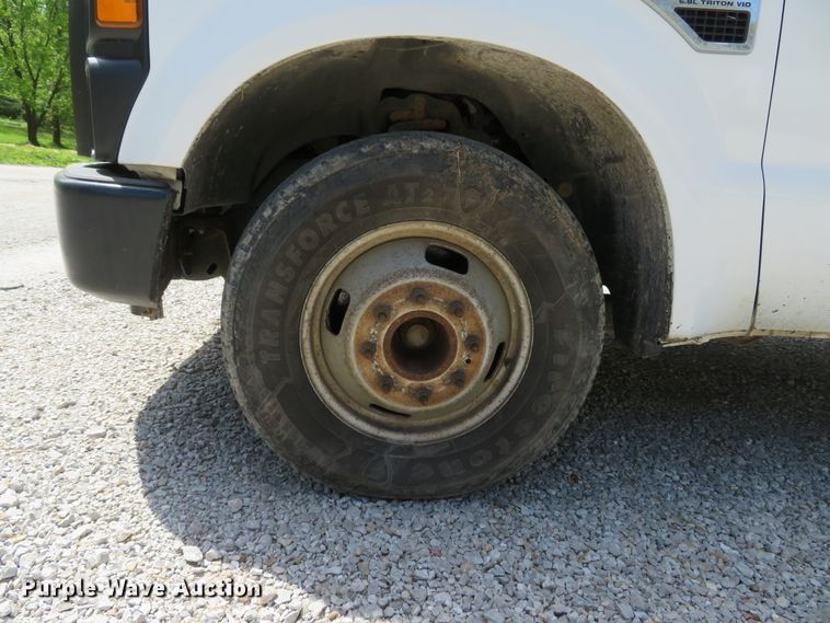 image for item DI2162 2008 Ford F350 Super Duty XL  Crew Cab pickup truck cab and chassis