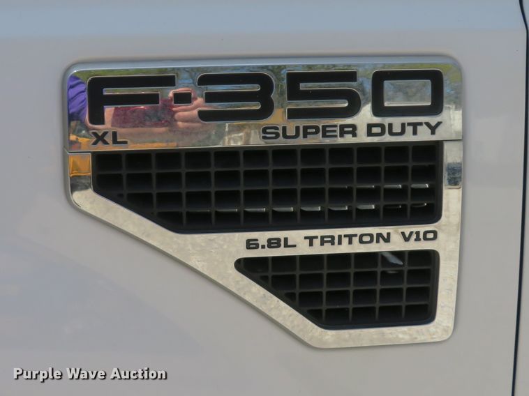 image for item DI2162 2008 Ford F350 Super Duty XL  Crew Cab pickup truck cab and chassis
