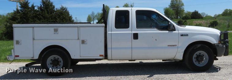 image for item DI2166 2003 Ford F250 Super Duty XL  SuperCab utility bed pickup truck