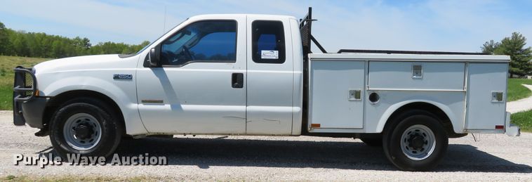 image for item DI2166 2003 Ford F250 Super Duty XL  SuperCab utility bed pickup truck