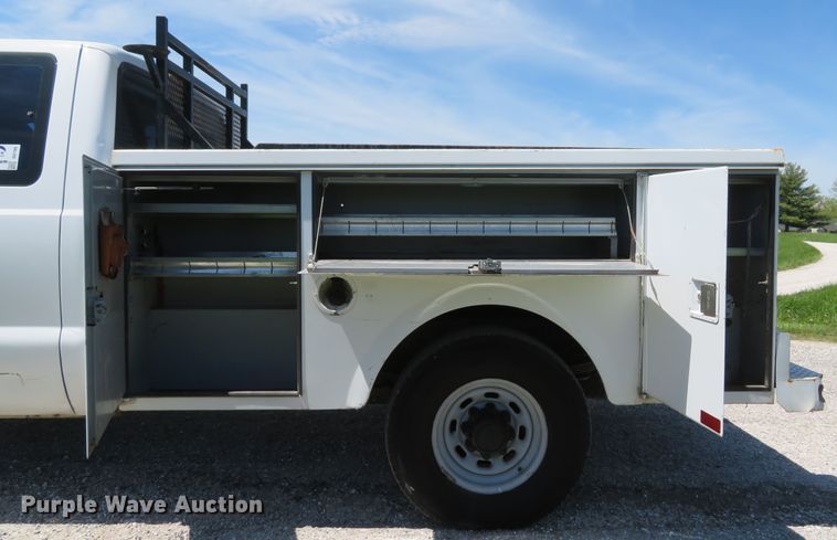 image for item DI2166 2003 Ford F250 Super Duty XL  SuperCab utility bed pickup truck