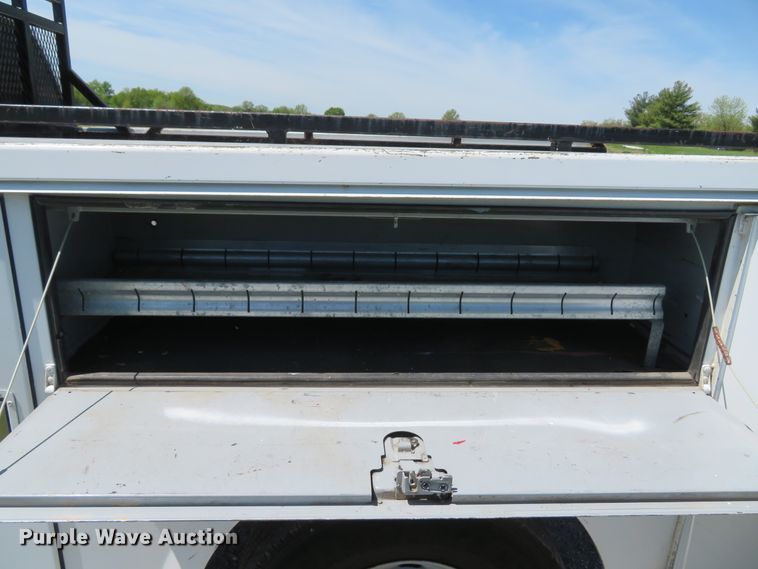 image for item DI2166 2003 Ford F250 Super Duty XL  SuperCab utility bed pickup truck