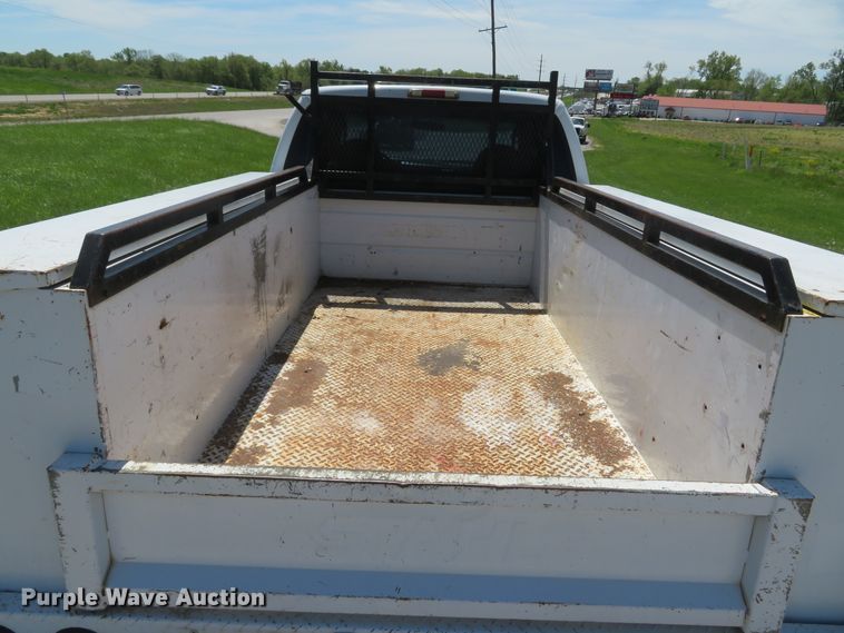 image for item DI2166 2003 Ford F250 Super Duty XL  SuperCab utility bed pickup truck