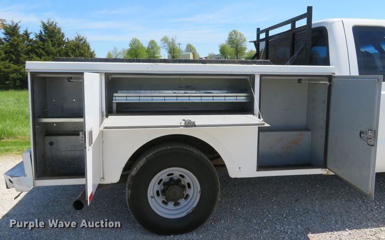 image for item DI2166 2003 Ford F250 Super Duty XL  SuperCab utility bed pickup truck