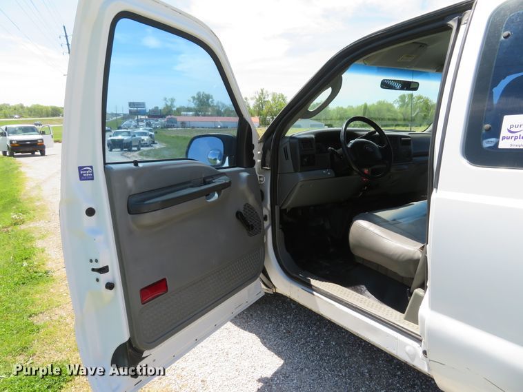 image for item DI2166 2003 Ford F250 Super Duty XL  SuperCab utility bed pickup truck