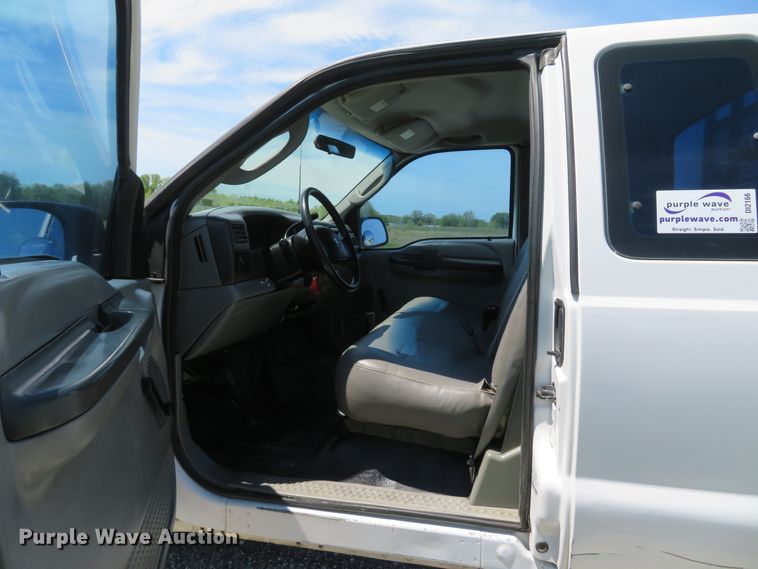 image for item DI2166 2003 Ford F250 Super Duty XL  SuperCab utility bed pickup truck