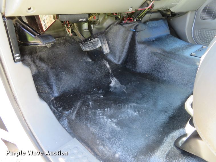 image for item DI2166 2003 Ford F250 Super Duty XL  SuperCab utility bed pickup truck