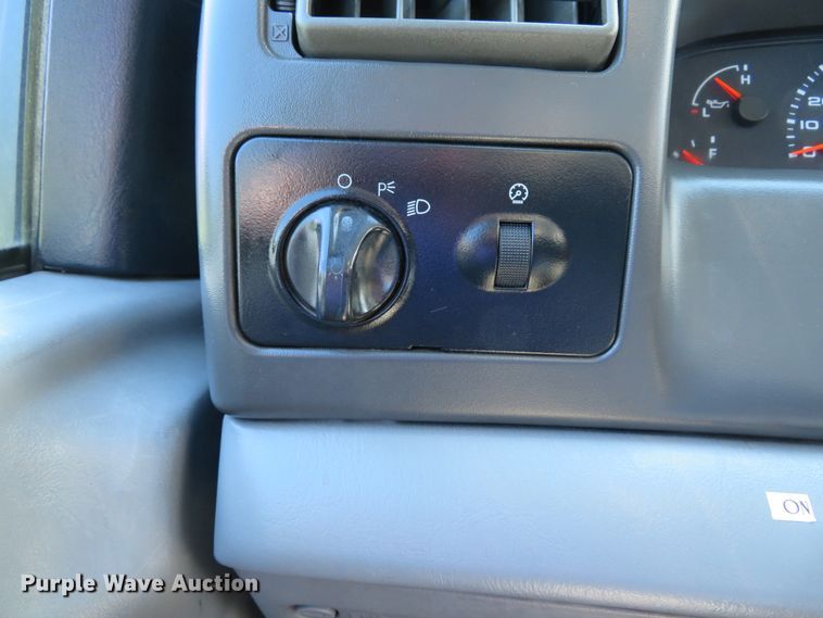 image for item DI2166 2003 Ford F250 Super Duty XL  SuperCab utility bed pickup truck