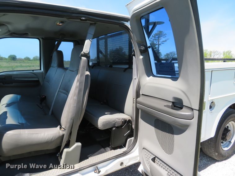 image for item DI2166 2003 Ford F250 Super Duty XL  SuperCab utility bed pickup truck