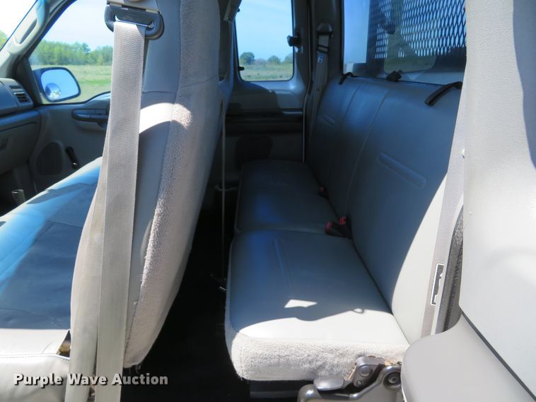 image for item DI2166 2003 Ford F250 Super Duty XL  SuperCab utility bed pickup truck