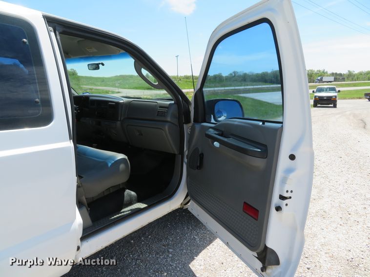 image for item DI2166 2003 Ford F250 Super Duty XL  SuperCab utility bed pickup truck