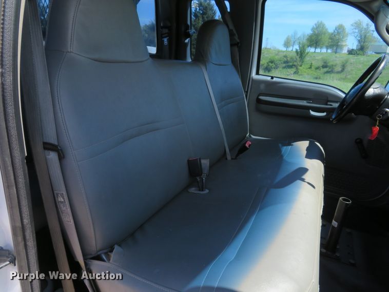 image for item DI2166 2003 Ford F250 Super Duty XL  SuperCab utility bed pickup truck