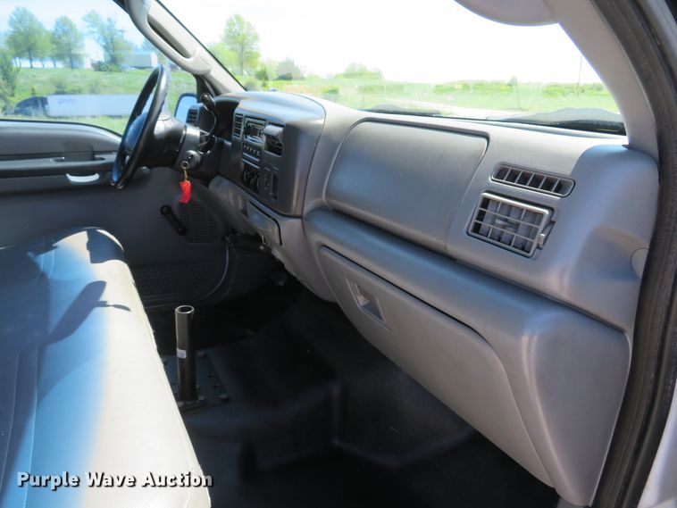 image for item DI2166 2003 Ford F250 Super Duty XL  SuperCab utility bed pickup truck