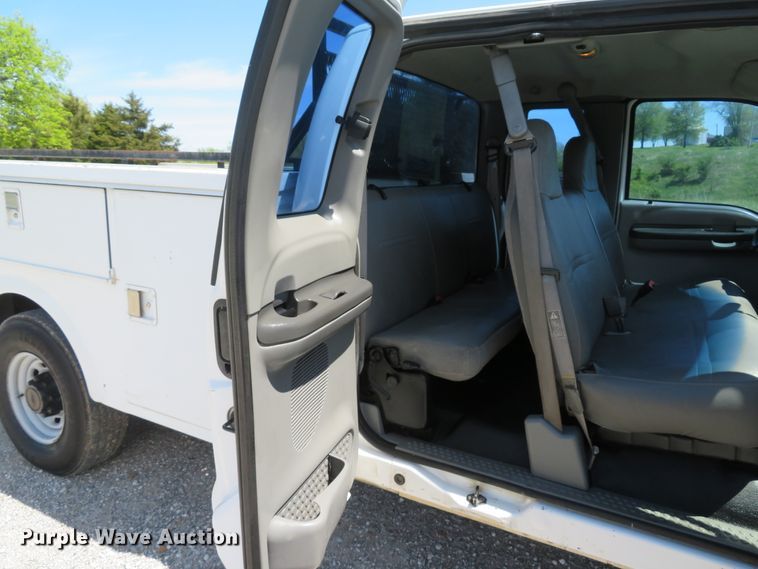 image for item DI2166 2003 Ford F250 Super Duty XL  SuperCab utility bed pickup truck