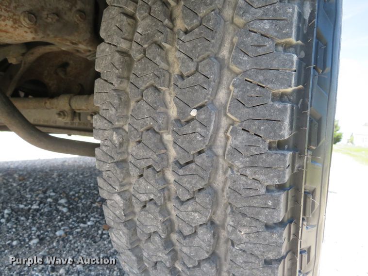 image for item DI2166 2003 Ford F250 Super Duty XL  SuperCab utility bed pickup truck