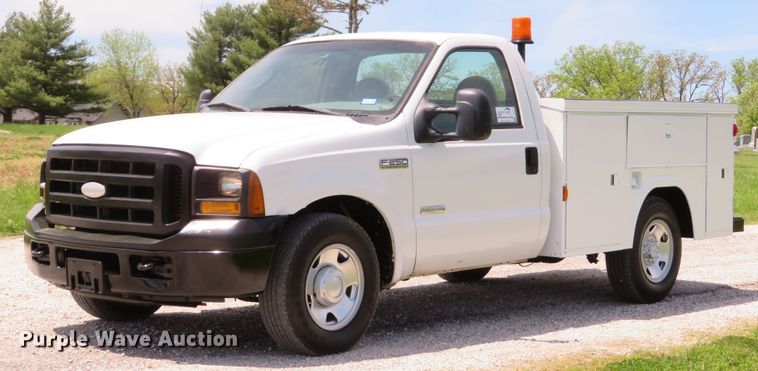 image for item DI2171 2006 Ford F250 Super Duty XL  utility bed pickup truck