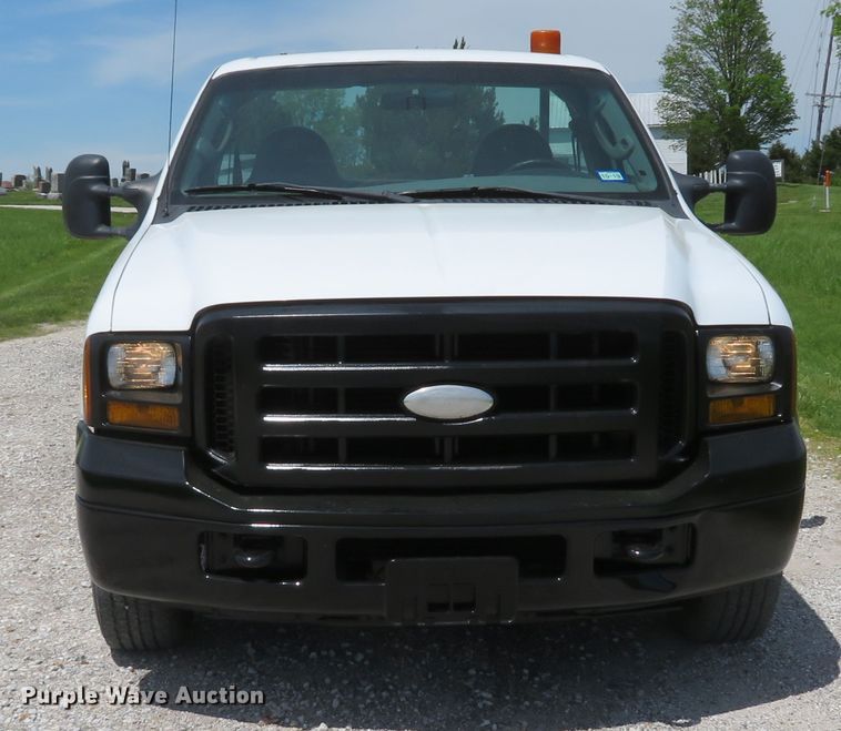 image for item DI2171 2006 Ford F250 Super Duty XL  utility bed pickup truck