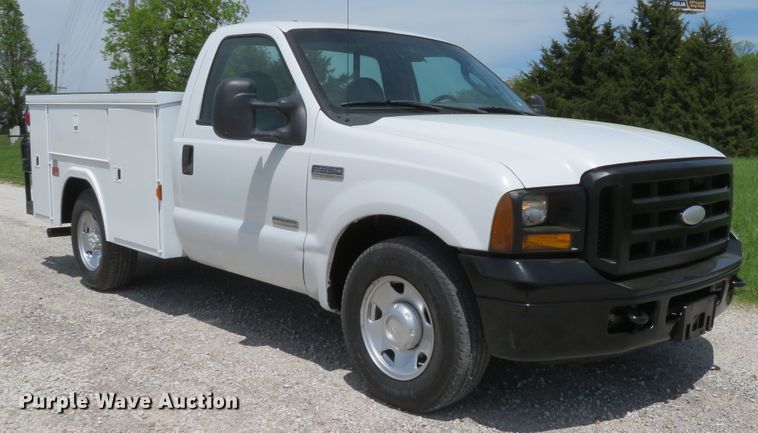 image for item DI2171 2006 Ford F250 Super Duty XL  utility bed pickup truck