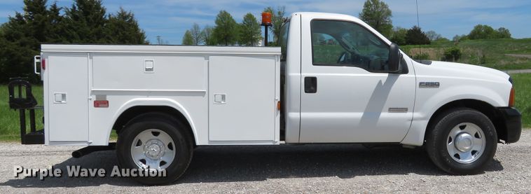 image for item DI2171 2006 Ford F250 Super Duty XL  utility bed pickup truck