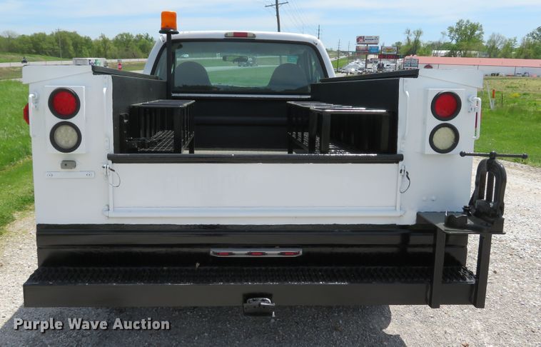 image for item DI2171 2006 Ford F250 Super Duty XL  utility bed pickup truck