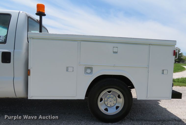 image for item DI2171 2006 Ford F250 Super Duty XL  utility bed pickup truck