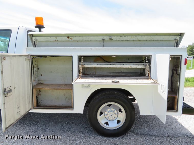 image for item DI2171 2006 Ford F250 Super Duty XL  utility bed pickup truck