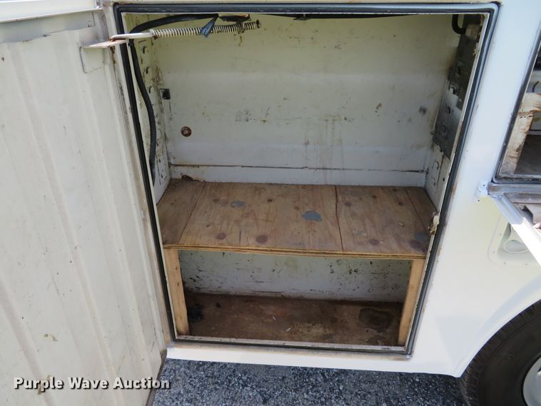 image for item DI2171 2006 Ford F250 Super Duty XL  utility bed pickup truck