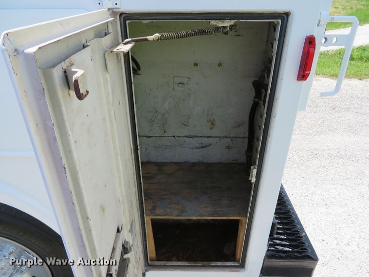 image for item DI2171 2006 Ford F250 Super Duty XL  utility bed pickup truck