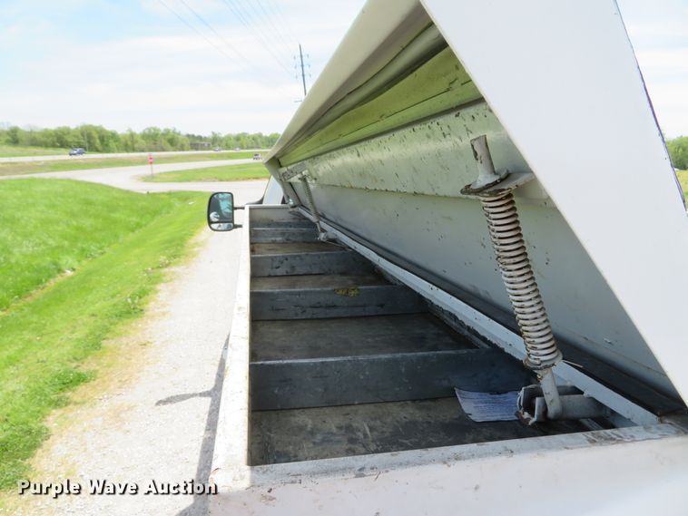 image for item DI2171 2006 Ford F250 Super Duty XL  utility bed pickup truck