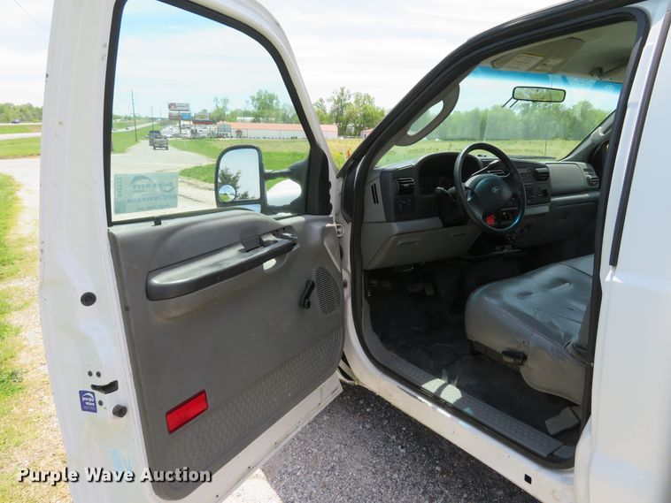 image for item DI2171 2006 Ford F250 Super Duty XL  utility bed pickup truck