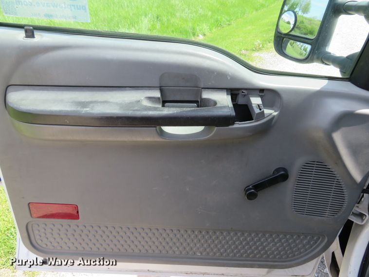 image for item DI2171 2006 Ford F250 Super Duty XL  utility bed pickup truck