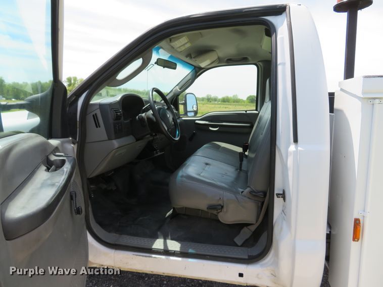 image for item DI2171 2006 Ford F250 Super Duty XL  utility bed pickup truck