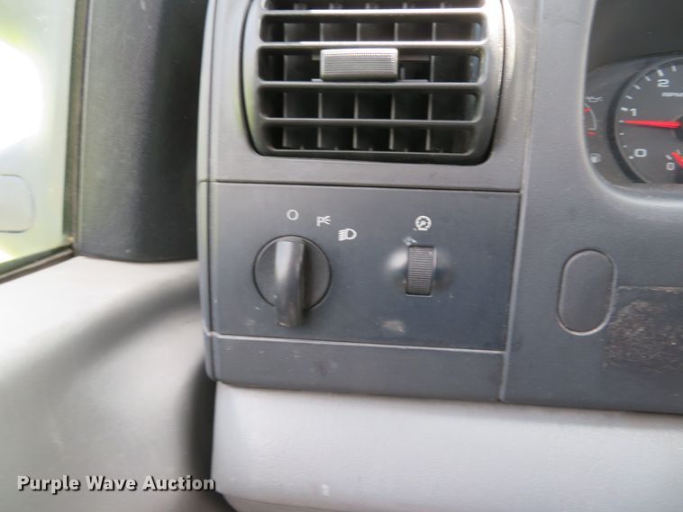 image for item DI2171 2006 Ford F250 Super Duty XL  utility bed pickup truck