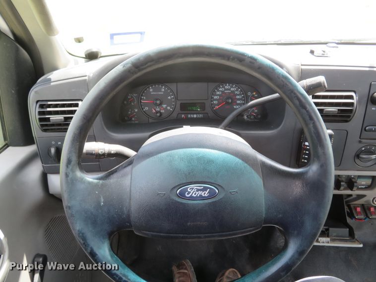 image for item DI2171 2006 Ford F250 Super Duty XL  utility bed pickup truck