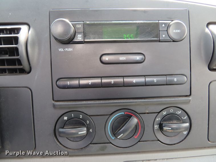 image for item DI2171 2006 Ford F250 Super Duty XL  utility bed pickup truck