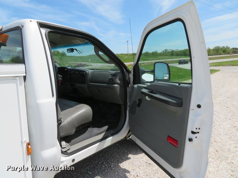 image for item DI2171 2006 Ford F250 Super Duty XL  utility bed pickup truck