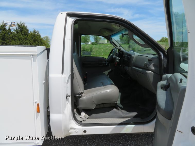 image for item DI2171 2006 Ford F250 Super Duty XL  utility bed pickup truck