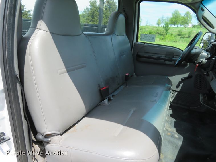 image for item DI2171 2006 Ford F250 Super Duty XL  utility bed pickup truck