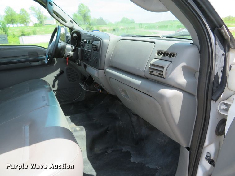 image for item DI2171 2006 Ford F250 Super Duty XL  utility bed pickup truck