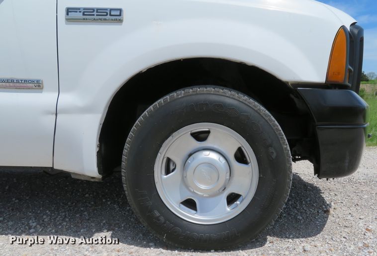 image for item DI2171 2006 Ford F250 Super Duty XL  utility bed pickup truck