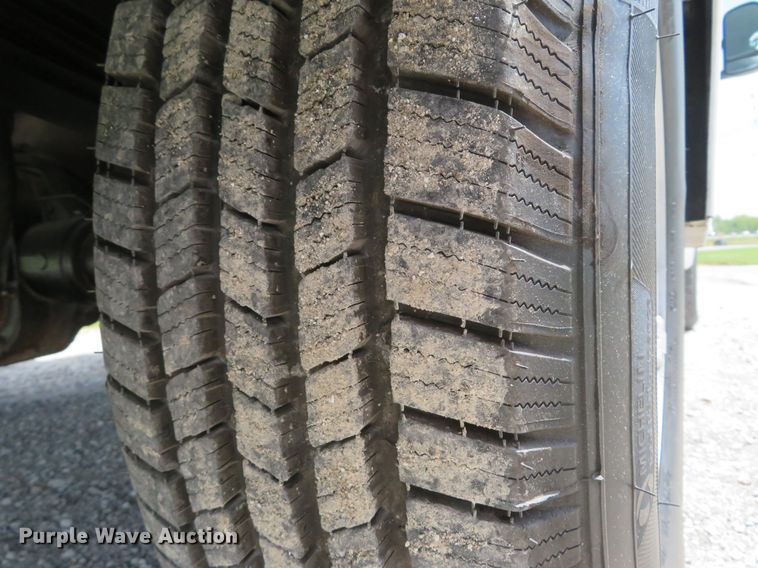 image for item DI2171 2006 Ford F250 Super Duty XL  utility bed pickup truck