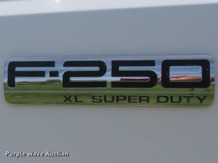 image for item DI2171 2006 Ford F250 Super Duty XL  utility bed pickup truck