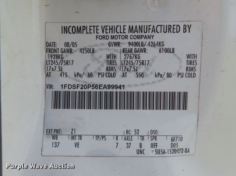 image for item DI2171 2006 Ford F250 Super Duty XL  utility bed pickup truck