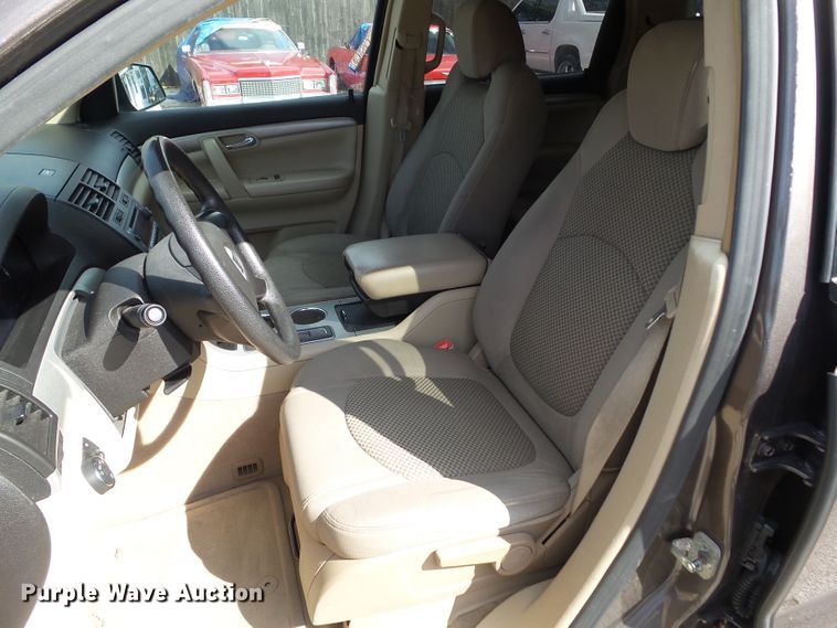 image for item EM9932 2008 Saturn Outlook XE  SUV