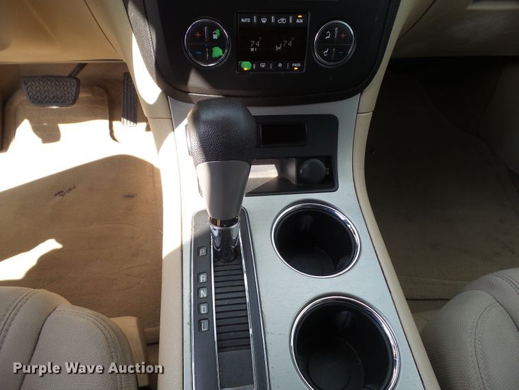 image for item EM9932 2008 Saturn Outlook XE  SUV